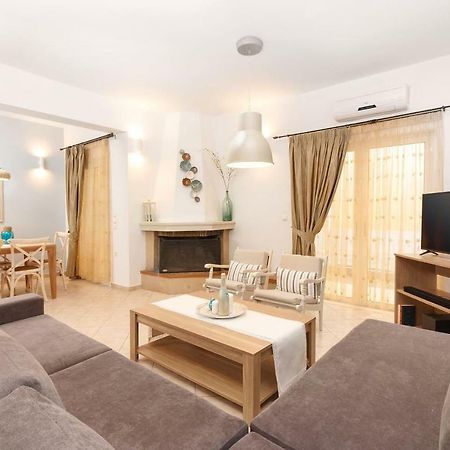 Apartmán Charming And Comfy House Agia Marina Exteriér fotografie
