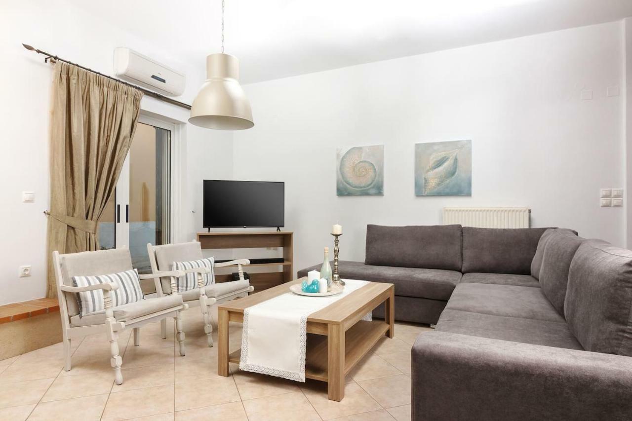 Apartmán Charming And Comfy House Agia Marina Exteriér fotografie