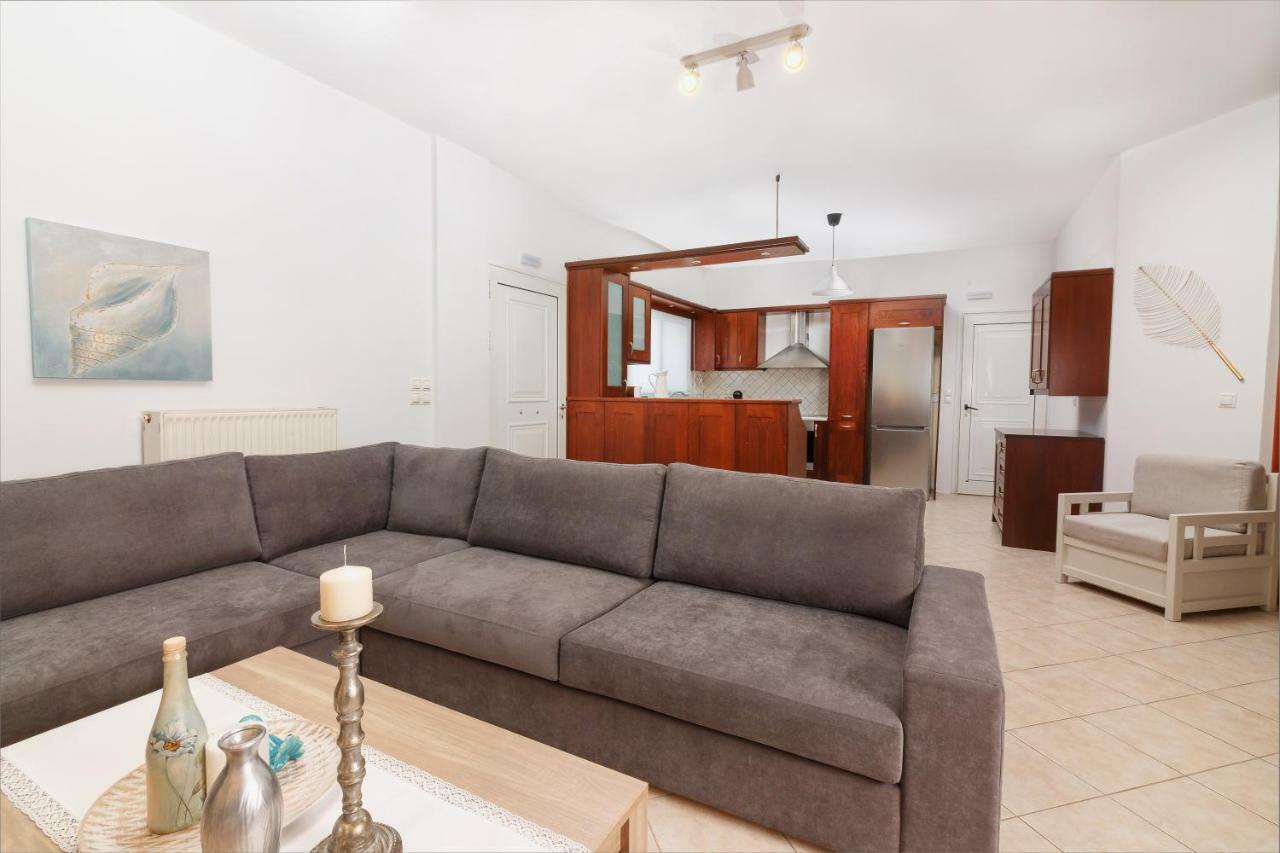 Apartmán Charming And Comfy House Agia Marina Exteriér fotografie